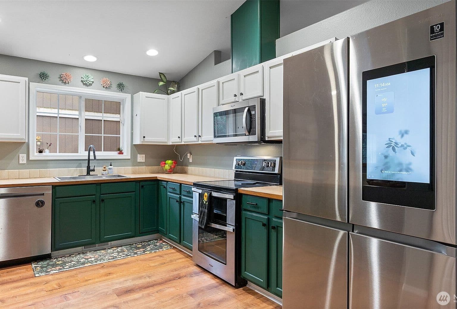 19721 47th Ave NE Arlington — bathroom