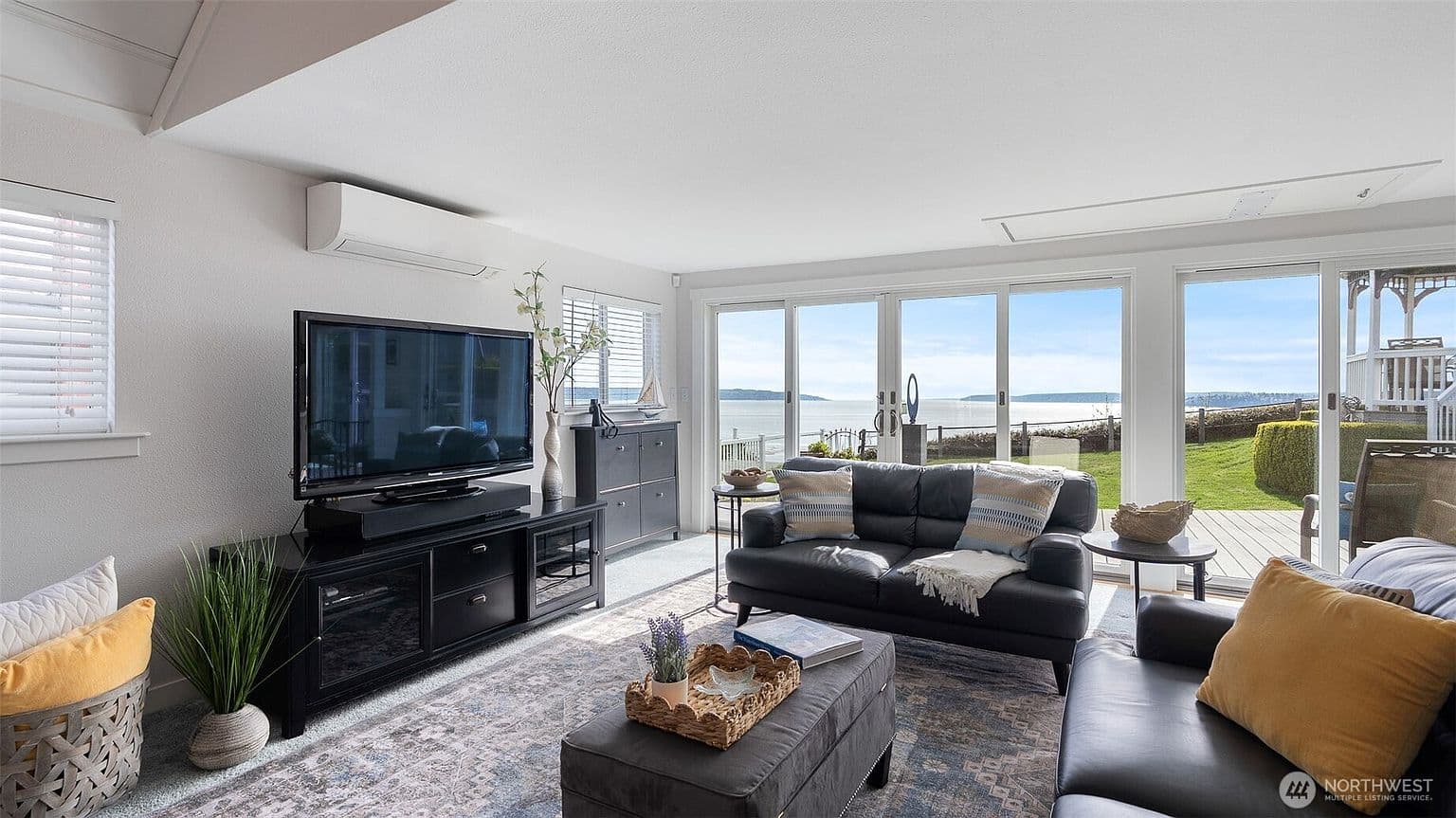 Living room with water views and modern finishes