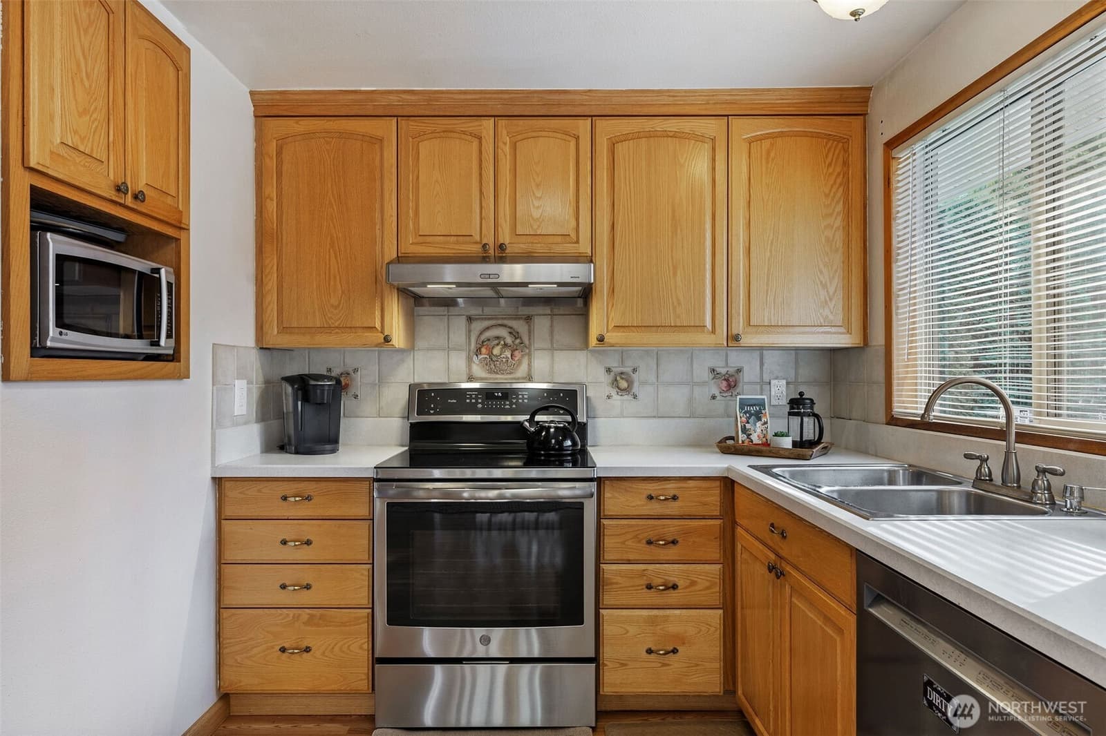 Kitchen with gas range, tile backsplash and window over the sink at 17104 24th Ave SE, Bothell WA